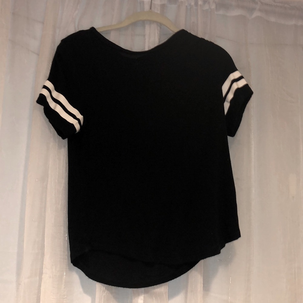 Cute and causal H&M t shirt